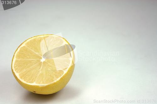 Image of slice lemon side