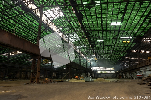 Image of Large empty hall with concrete walls