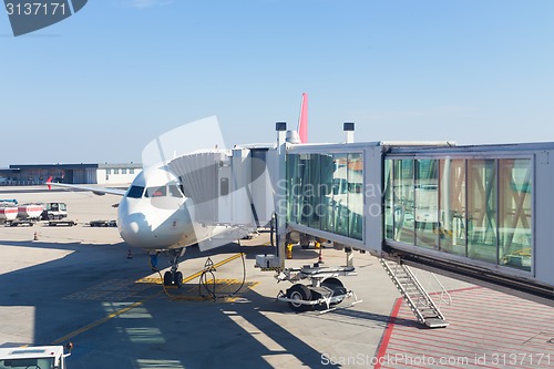 Image of Jetway conecting plane to airport departure gates.