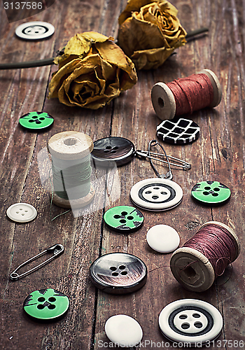 Image of sewing buttons and thread