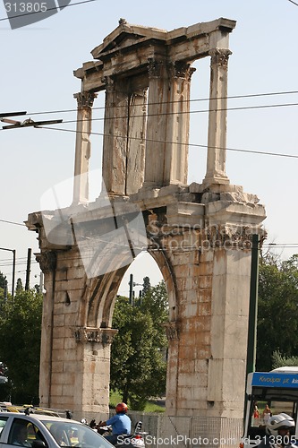 Image of Hadrian's Arch traffic