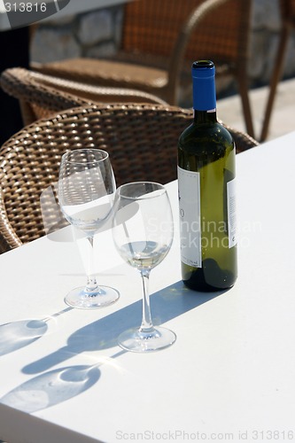 Image of wine glasses