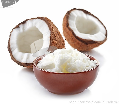 Image of bowl of coconut oil and fresh coconuts