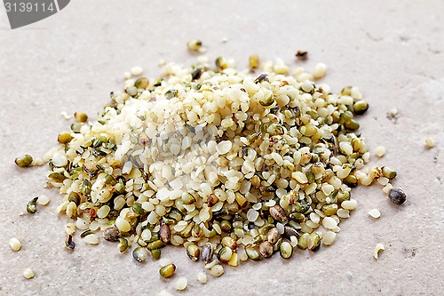 Image of heap of hemp seeds