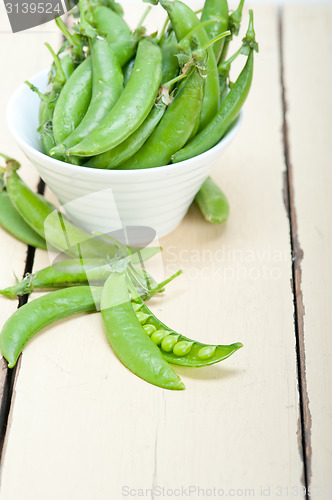 Image of hearthy fresh green peas 