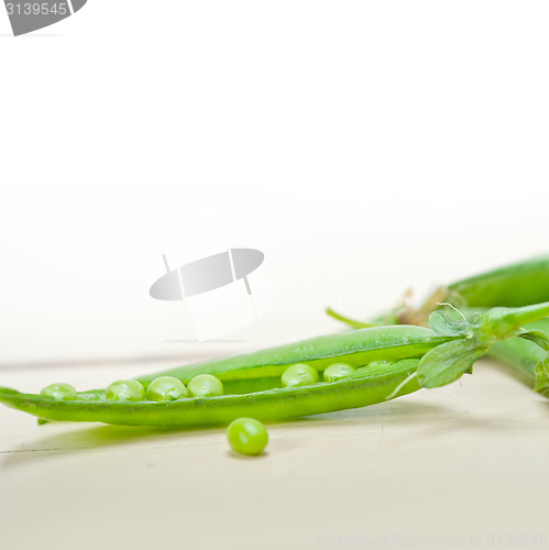 Image of hearthy fresh green peas 