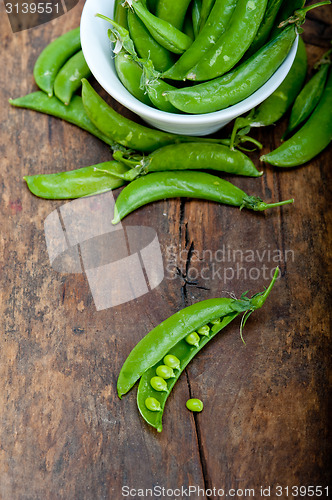 Image of hearthy fresh green peas 