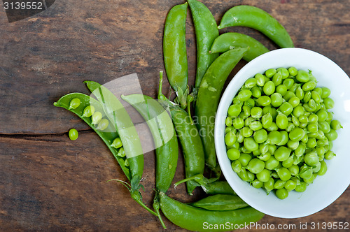 Image of hearthy fresh green peas 