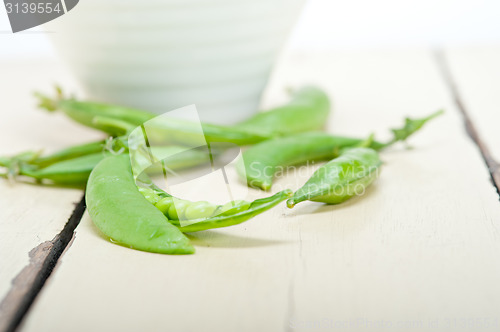 Image of hearthy fresh green peas 
