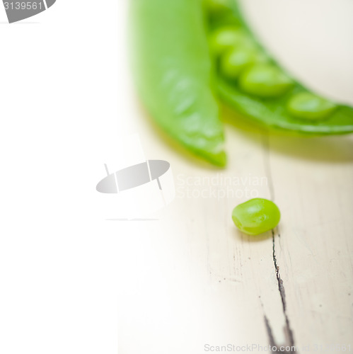 Image of hearthy fresh green peas 