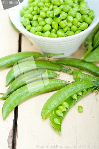 Image of hearthy fresh green peas 