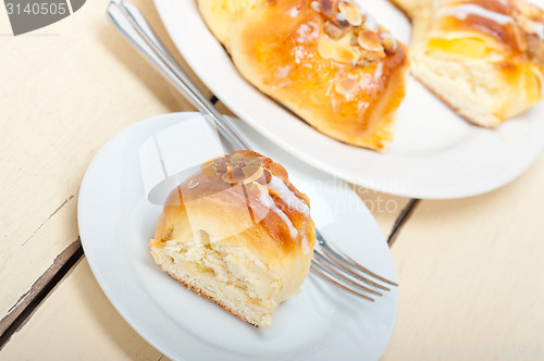 Image of sweet bread donut cake