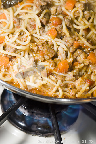 Image of spaghetti bolognese cooking on stove