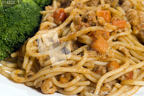 Image of spaghetti bolognese with broccoli
