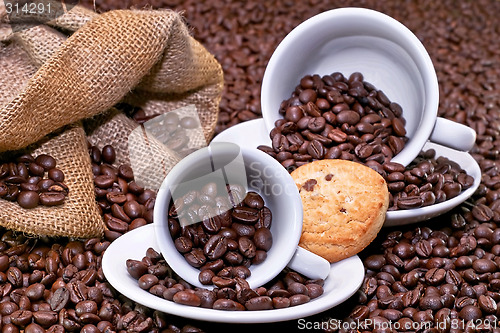 Image of Cups and cookie