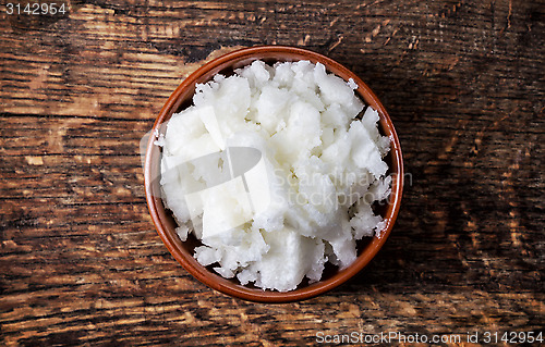 Image of bowl of coconut oil