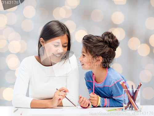 Image of mother and daughter drawing