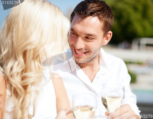 Image of couple drinking wine in cafe