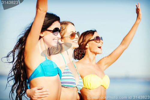 Image of girls in bikini walking on the beach