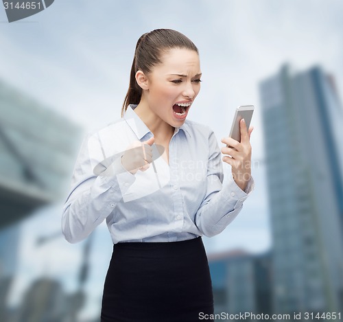 Image of screaming businesswoman with smartphone