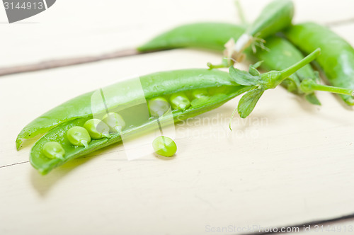 Image of hearthy fresh green peas 