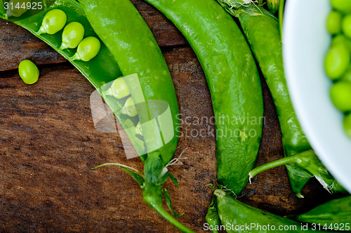 Image of hearthy fresh green peas 