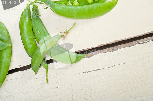 Image of hearthy fresh green peas 