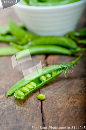 Image of hearthy fresh green peas 