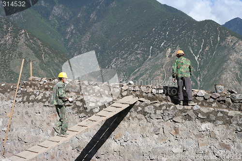 Image of Chinese people building a wall