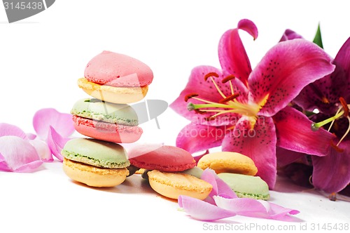 Image of Lily and macaron cookies