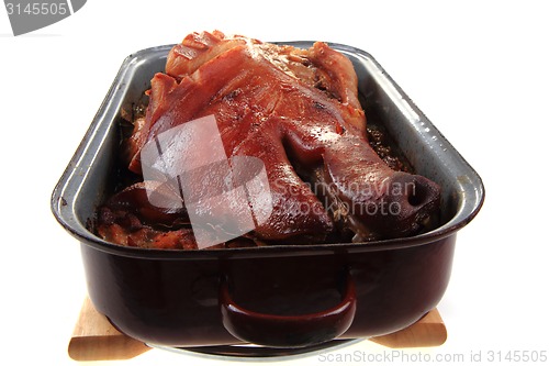 Image of roasted pig head 