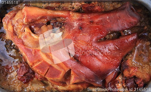 Image of roasted pig head 