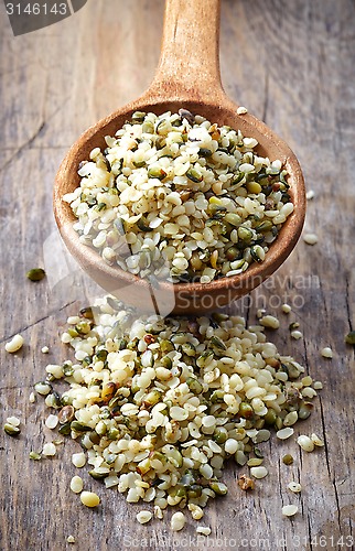 Image of spoon of hemp seeds