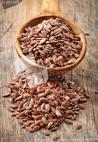 Image of spoon of flax seeds