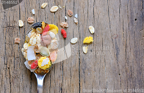 Image of cereals on a spoon 