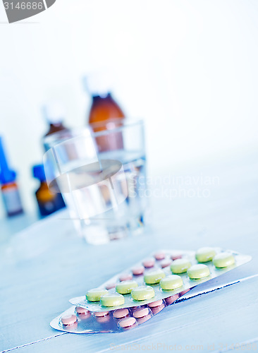 Image of pills and water