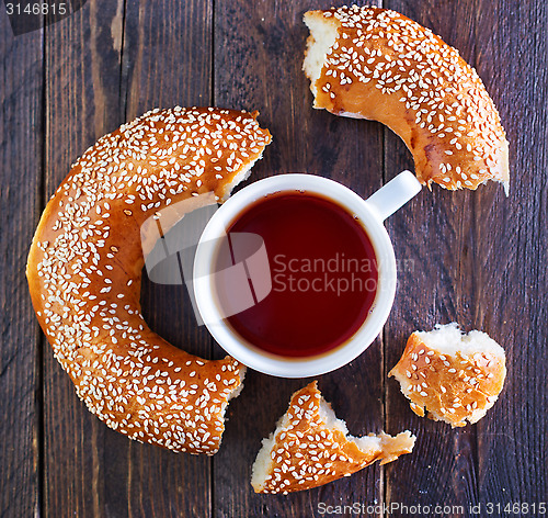 Image of tea and bagel