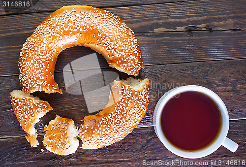 Image of tea and bagel