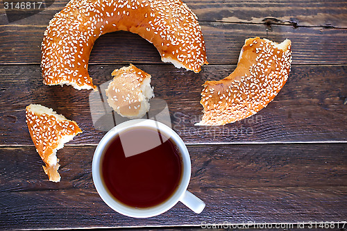 Image of tea and bagel