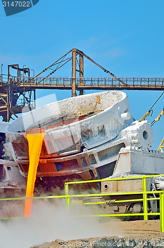 Image of Molten steel bucket 