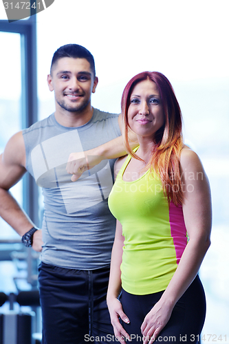 Image of couple at the gym