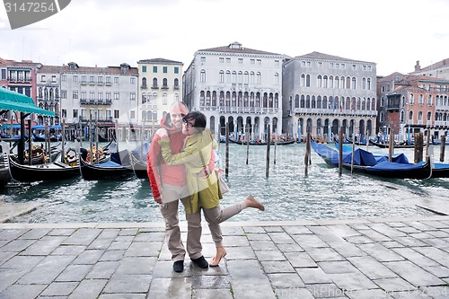 Image of happy couple in venice