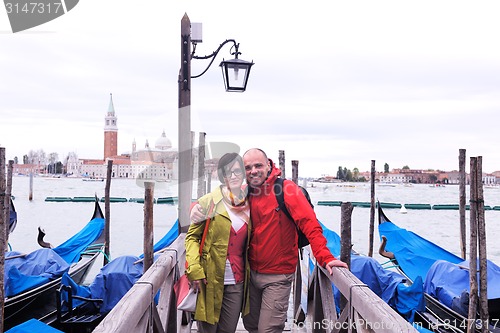 Image of happy couple in venice