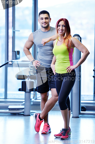 Image of couple at the gym