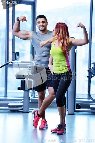 Image of couple at the gym