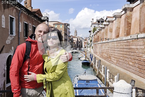 Image of happy couple in venice