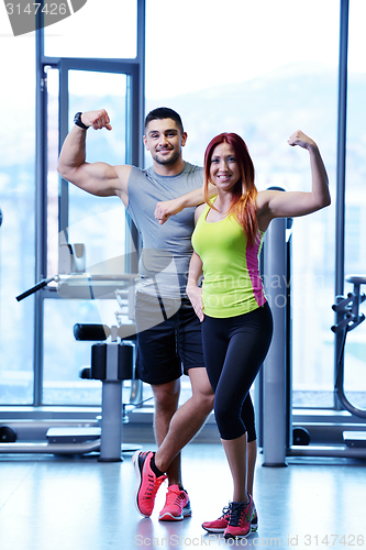 Image of couple at the gym