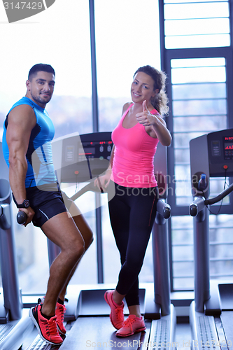 Image of couple at the gym