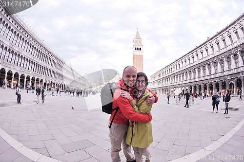 Image of happy couple in venice