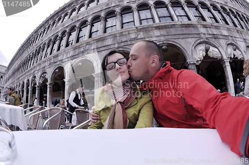 Image of happy couple in venice